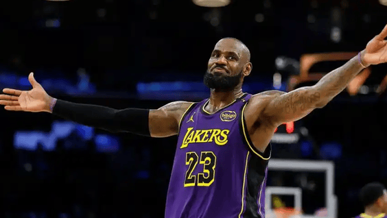 包含锐不可当引发热议！，Ning在加拿大队比赛中大比分获胜引发球迷热议的词条